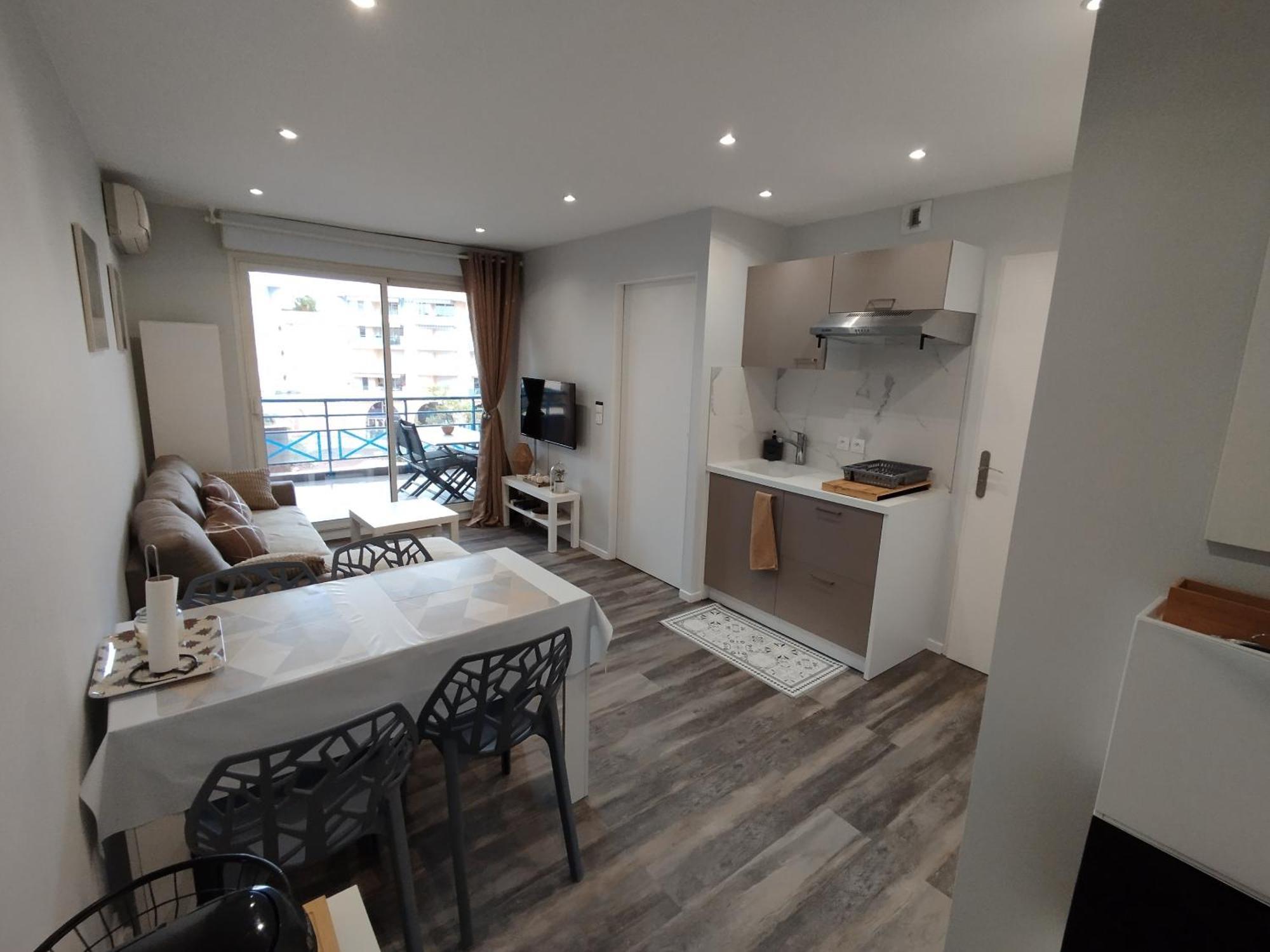 Appartement Port Frejus, Terrasse, Wifi, Clim, A 5'