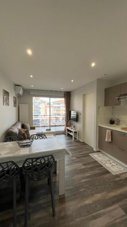 Appartement Port Frejus, Terrasse, Wifi, Clim, A 5'
